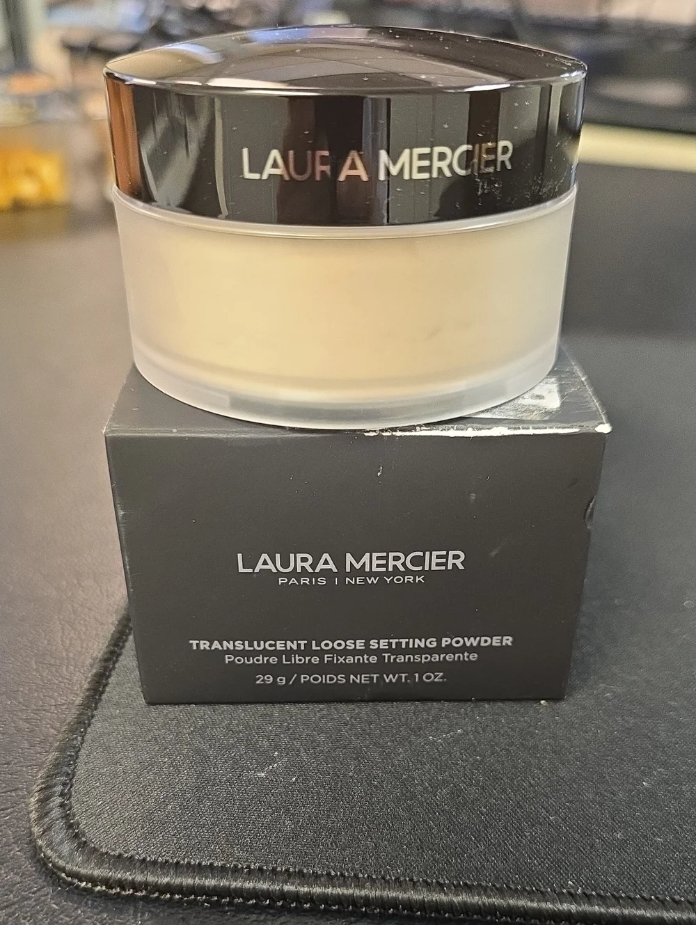 Laura Mercier Translucent Loose Setting Powder - Cream Jar with Black Lid